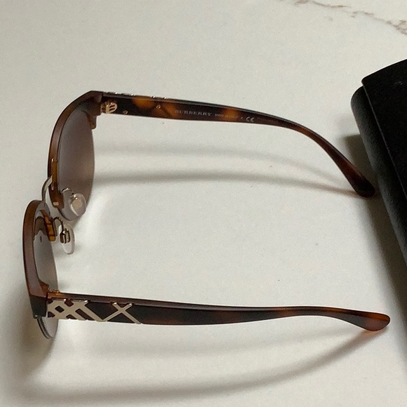 NWT Burberry Sunglasses - Picture 6 of 6